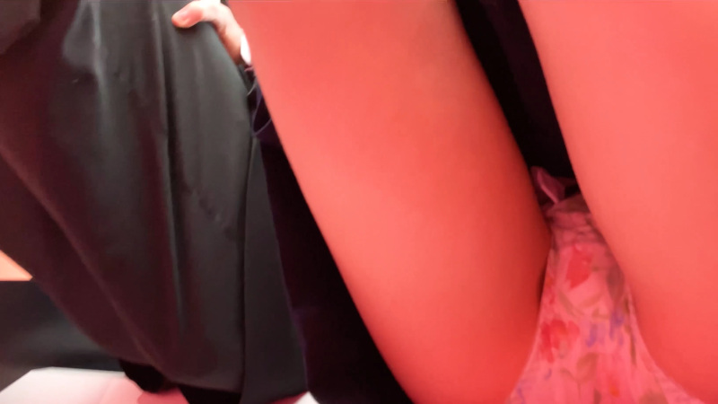 【JK逆さ撮り画像】女子高生の可愛い花柄パンツ盗撮!プリクラ逆さ撮り