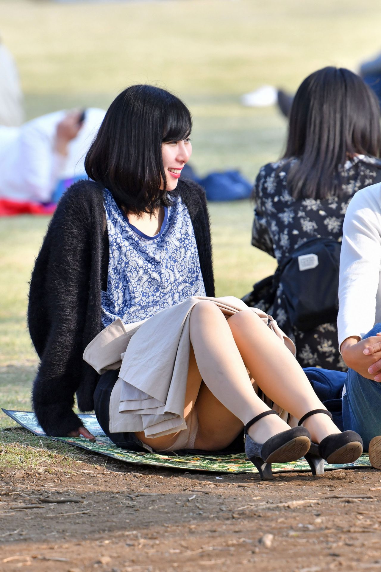 【パンチラ画像】パンチラオムニバス!ギャル、JD、JK、公園座りなど盗撮画像集